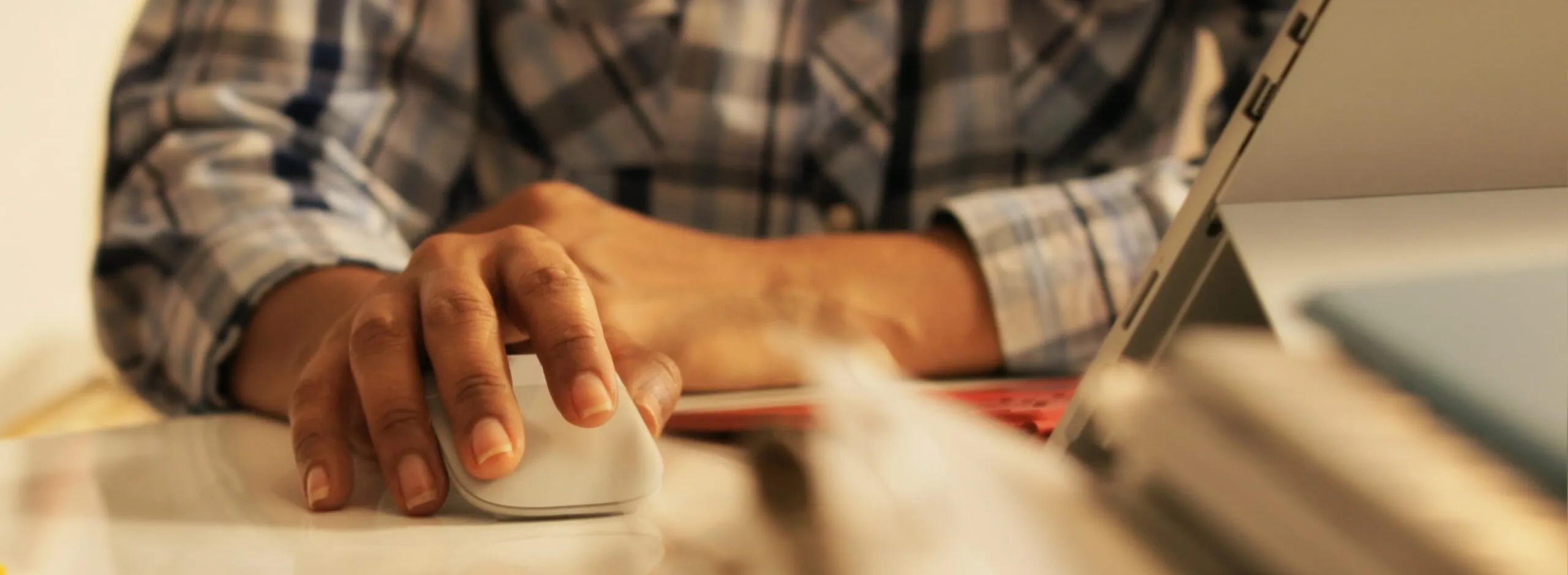 Person suffering for carpal tunnel syndrome while using computer mouse.